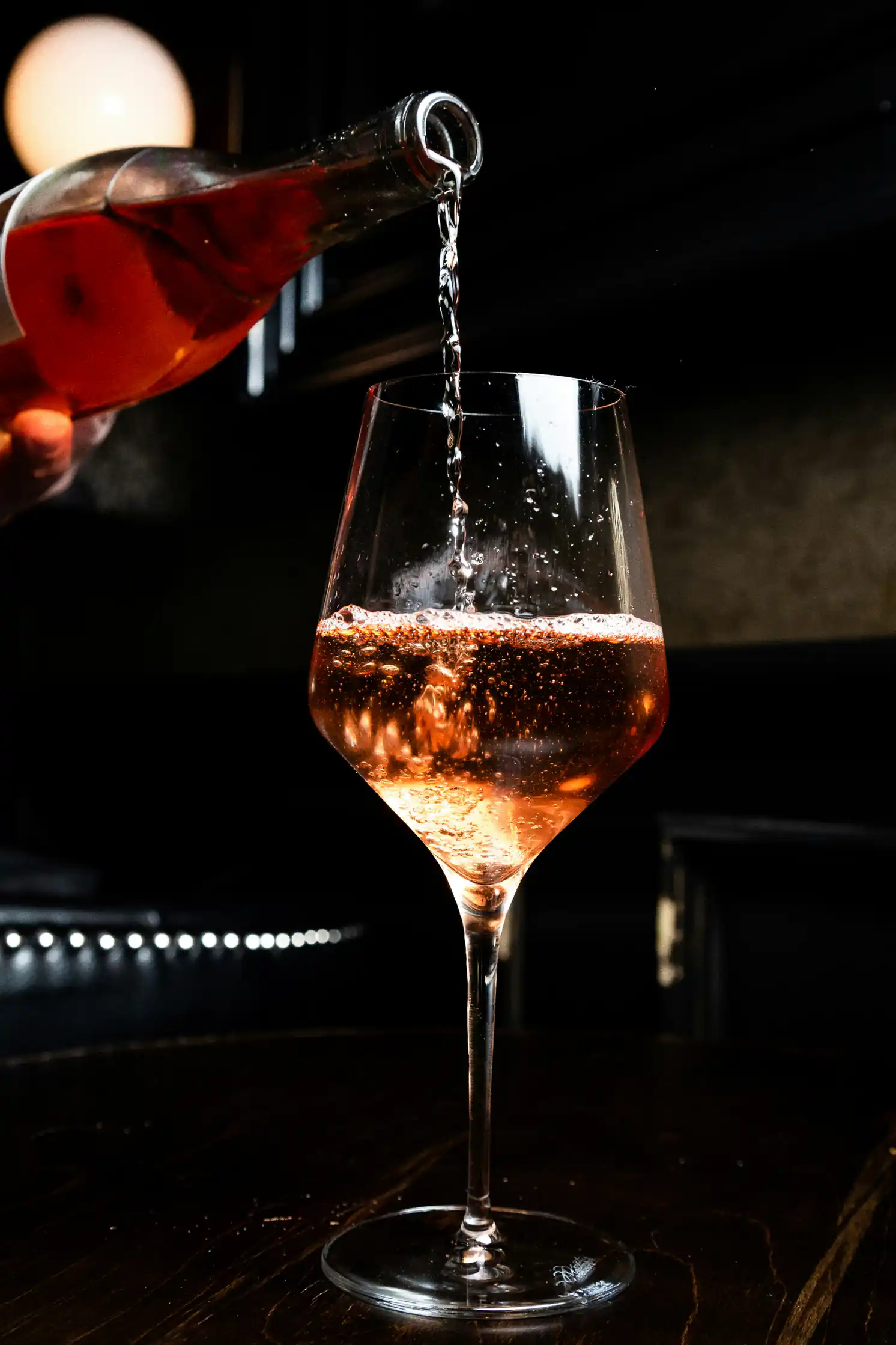 Comptoir du bar à vins Nabulio